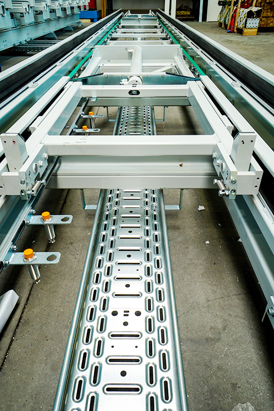Circulation system for plate pressing